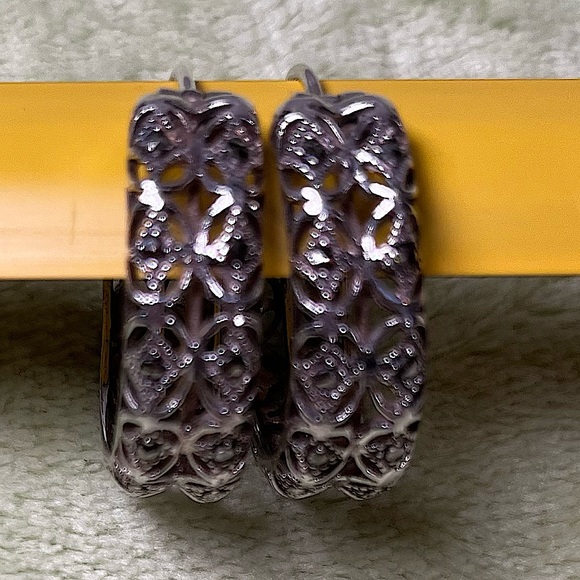 Hoop Earrings 1” Silver tone New - Picture 2 of 4